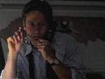 Mulder discute teor�as con su compa�era. Para �l, el principal sospechoso es el mu�eco Chucky