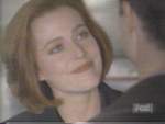 Scully le regala su mejor sonrisa al Sheriff Hartwell
