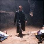 Mulder llega a la cueva cuando Max y Chastity ya han muerto