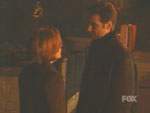 Mulder y Scully discuten el caso delante de las c�maras de Cops