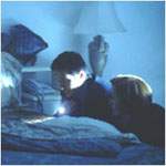 Mulder y Scully revisan la escena del crimen