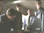 Mulder, Skinner y los Pistoleros intentan descubrir el paradero de Scully