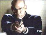 Skinner le dispara a Weaver