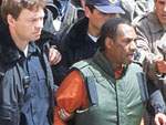 La polic�a saca a Martin Wells para trasladarlo a otra prisi�n