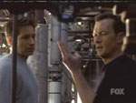 Mulder y Doggett discuten sobre 'petr�leo' a bordo del Orpheus