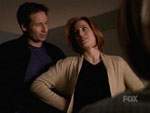 Mulder y Scully discuten sobre naves espaciales