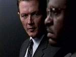 Doggett y Kersh intercambian palabras y miradas punzantes en el ascensor del FBI