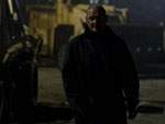 El S�per Soldado se acerca a Scully sin piedad
