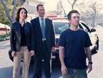 Mike acompa�a a los agentes hasta la casa donde falleci� su amigo