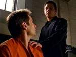 Krycek le advierte a Mulder que no deben presionar demasiado a Covarrubias