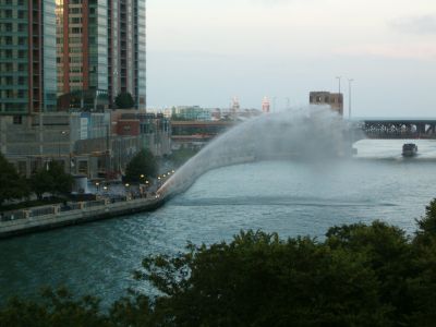 Y esto ya no tiene nada que ver con el parque: Es una fuente que hay en el r�o de Chicago. Es que Chicago est� lleno de cosas muy extra�as.