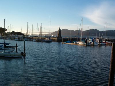 Un poco más cerca: desde el barrio de Marina.