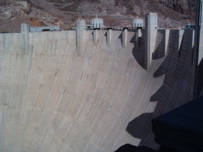 El arco de la presa...