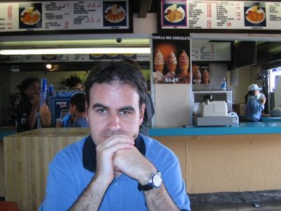 En una hamburgueser�a, cutre, cutre... como en las pel�culas.