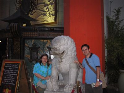 Con el le�n de la suerte.
