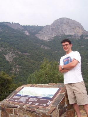 Joan y detr�s de el... la 'Moro Rock'.