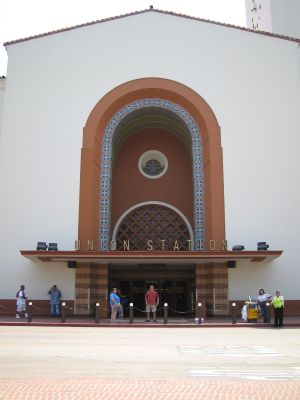 Puerta de la estaci�n.
