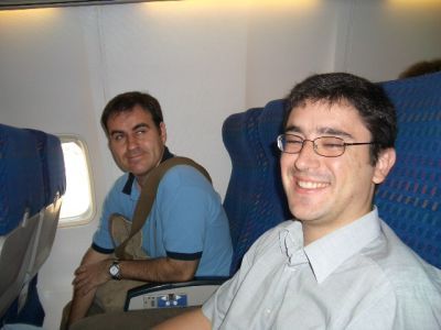 Joan y Xose en el vuelo a LA.