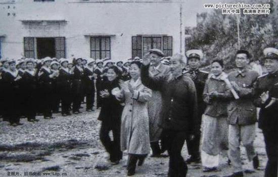 1966, Đặng Dĩnh Siêu (邓颖超)
