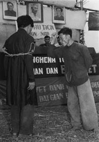 Địa chủ bị đấu tố