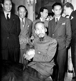 HCM (với áo đại cán)