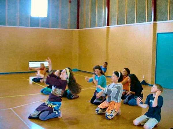 Yael Tal guiding bellydance to young kids in New Zealand