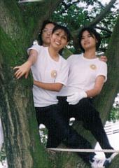 pose.jpg (10542 bytes)