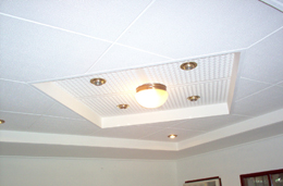 Cielorraso con placas machihembradas de diferente texturas.