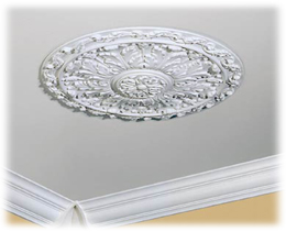 Decoraci�n utilizando: Molduras y Rosetones de yeso.