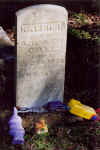 grave001small.jpg (55045 bytes)