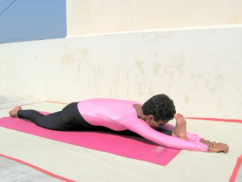 Hanumana Paschimottanasana