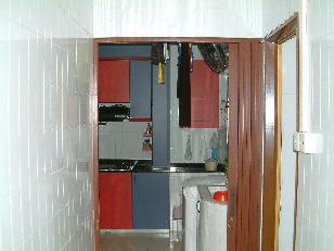 http://sg.geocities.com/yslc5830/1zp_328_3PasswayHallToKit.JPG