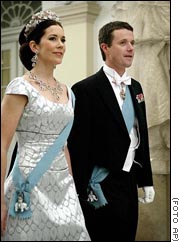 Frederik,Mary Elizabeth Donaldson,Copenhague,Trine Petersen,Amalienborg,Fredensborg,Letizia Ortiz,Mary Donaldson,Princesa ,Diario Accion de General Rodriguez, politica, actualidad, noticias e informacion, personalidades e instituciones, policiales, galerias de fotos; historia de General Rodriguez, sus origenes, edificios, estancias, habitos y costumbres, anecdotas, comercios e industrias, los fundadores, antiguas instituciones, fotos e imagenes; suplementos especiales: la crisis politica, economica y social de la Argentina, los acontecimientos de Diciembre de 2001, articulos y entrevistas; Emigracion: toda la informacion destinada a aquellos que desean emigrar, radicarse o estudiar en el exterior, visas, pasaportes, consejos, guias, informacion util, links; Trueque: novedades e informacion, links, estructura del trueque; el casamiento de Maxima Zorreguieta y el principe Guillermo Alejandro de Holanda; Guerra de Afganistan: galeria de imagenes e informacion sobre la primera guerra del siglo XXI; la guerra de Irak, Bagdad, Georges W. Bush, Saddam Husseim, el atentado a las torres Gemelas de Nueva York, las twin towers, el 11-s, y descripcion del hecho que conmovio al mundo; Empleo: consultoras, clasificados, agencias de empleo, consejos e informacion util, curriculum vitae, como confeccionarlos, noticias de actualidad; 
Los numeros de la crisis: Las consecuencias de la crisis politica, economica y social; estadisticas, pobreza, desnutricion, salud y asistencia; noticias regionales y provinciales, columnas y editoriales; informacion para negocios: pymes, links, empresas y negocios; Agenda Cultural con toda la informacion de cursos, universidades, talleres, escuelas y oportunidades, exposiciones de arte de la region; buscadores en Internet, Enlaces: links a los mejores sitios de educacion, cultura, arte, biografias, politica, interes general, web, Links del Diario Accion: RMS Titanic, su historia, su tragico viaje inaugural; historias, testimonios, documentos y articulos sobre el naufragio; links y sitios sobre el tema; la pelicula de Cameron, fotos e imagenes; suplementos especiales, Historia Argentina y de General Rodriguez, la llegada de la democracia en General Rodriguez, la asuncion de Juan Lumbreras como intendente en 1983, galeria de imagenes, sus palabras y los actos, su gabinete, festejos de la comunidad. Fundacion del pueblo de General Rodriguez, sus instituciones y personalidades relevantes, arquitectura y edificios, comercios e industrias, sus comienzos, estancias, inmigraciones italianas, espa&ntilde;olas, vascas e irlandesas, anecdotas y efemerides, sus hombres ilustres, el Hospital Vicente Lopez y Planes, su fundacion por las Damas de Beneficencia, el hundimiento del crucero General Belgrano, testimonios de ex combatientes y tripulantes, su comandante Hector Elias Bonzo, fotos e imagenes, recuerdos y homenajes, historia de la familia Bonzo de General Rodriguez, entrevistas y articulos periodisticos. La guerra de Malvinas en el Atlantico Sur, el conflicto belico con Gran Breta&ntilde;a de 1982, politicos relevantes, Benjamin Paez y Trueba, fotos antiguas de familias fundadoras, galerias de imagenes de pobladores, recorrida virtual por el antiguo General Rodriguez, el paso de la Infanta en 1910, historia de La Serenisima, la familia Mastellone, La Choza, Bernardo de Irigoyen, peronismo y radicalismo y muchisimo mas