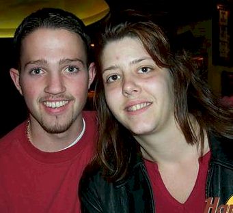 Copy of CharlienAmy.jpg (21573 bytes)