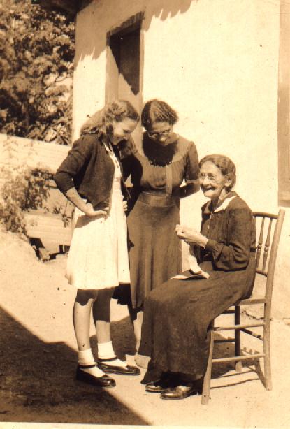 Henriqueta, Maria and Ines (62k)
