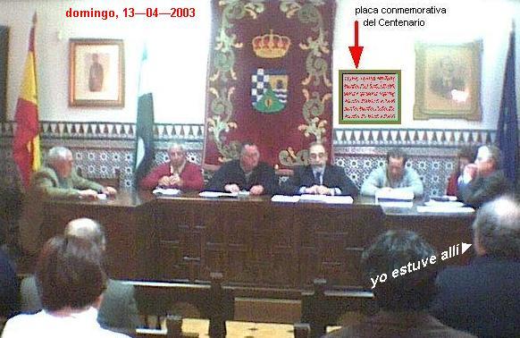 Esta es la foto del pleno extraordinario que el Ayuntamiento de Guijo de Granadilla (Cáceres) tuvo a bien celebrar el domingo 13 de abril de 2003 para conmemorar a su manera el centenario del nombramiento de Hijo Adoptivo, al poeta José Mª Gabriel y Galán -- foto hecha por Ángel, el funcionario.