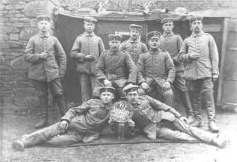 Deutsche Soldaten vor dem Angriff bei Verdun, 1916
