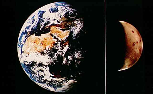 Earth and Mars size comparison image