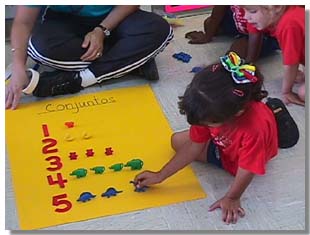 Pre-school students at Centro de Desarrollo Preescolar Playing Math Games