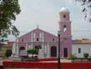 Iglesia de Santo Domingo
Construida a finales del siglo XVIII y finalizo XIX
Ubicada en la calle Alegr�a, frente a la 
Plaza Fernando Figueredo de San Carlos
Declarada Monumento Hist�rico de la Naci�n
en Agosto de 1960
Foto: Pedro Rivas. Abril 2003