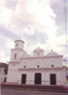 Iglesia San Juan Bautista de San Carlos
Construida entre los a�os 1776 y 1810
Ubicada en la parte sur de la avenida Bol�var
Declarada Monumento Hist�rico de la Naci�n
en Agosto de 1960
Foto: Iglesias de Cojedes. Desarrollo Econ�mico Cojedes
