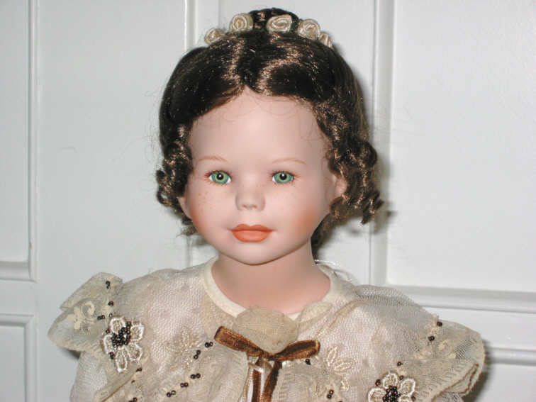 POUPEE EN PORCELAINE Mundia Amandine De 52 Cms Visage Jumeau EUR 62,00