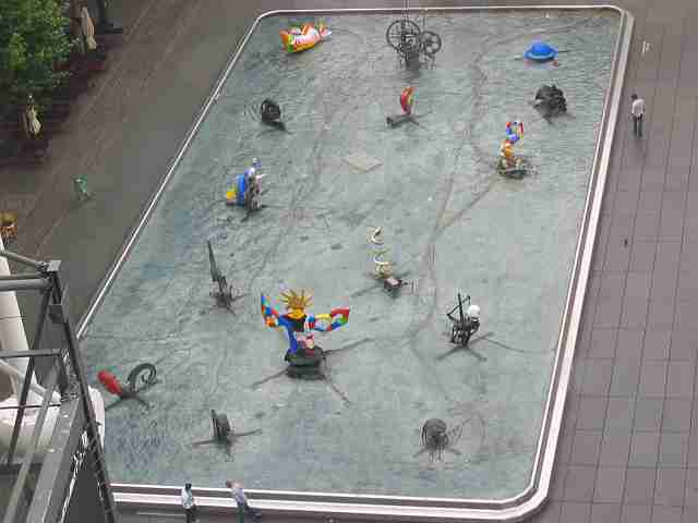 Stravinsky fountain by Niki de Saint-Phalle and Jean Tinguiely