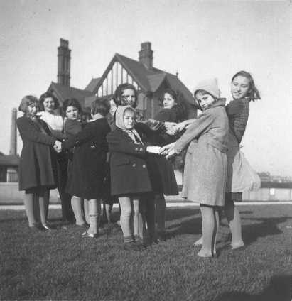 Bst02_100.jpg (29015 bytes)