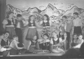 Bst12_050.jpg (17576 bytes)