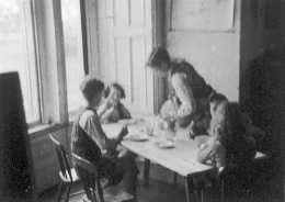 Den14_100.jpg (14117 bytes)