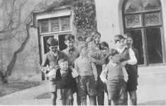 Den18_050.jpg (13760 bytes)