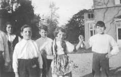 Den22_050.jpg (13274 bytes)