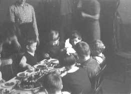 Lixi03_100.jpg (14078 bytes)