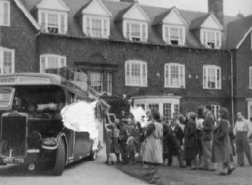 Sch_Mont02.jpg (21623 bytes)